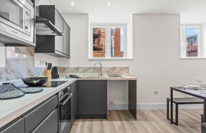 2BR Apartment with Sofa bed I Prime Town Centre Location I Gold St D-Lux, Modern Amenities, Walk to Train, Bus Stations, Shops & Cafés I Leisure and Business Stays Welcome - Foto 6