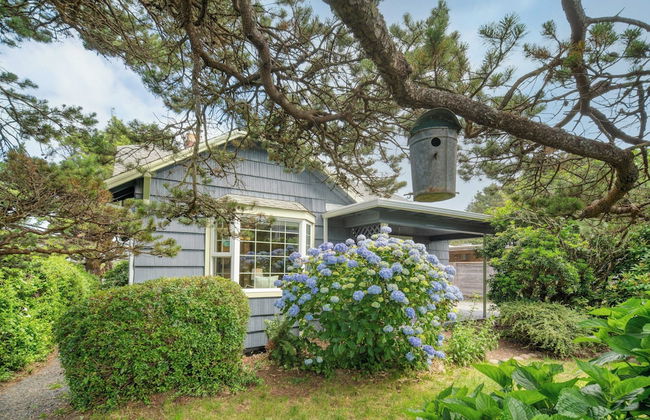 Beach Pines Bungalow by Avantstay Classic Cottage Steps to the Beach w/ Private Yard - Foto 2