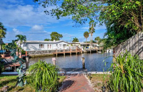 4 bd Near beach spacious solar heated pool waterfront home - Photo 8