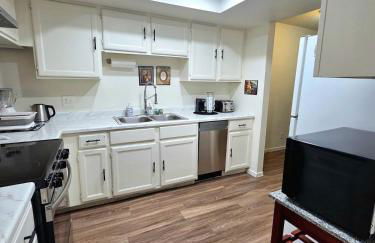 2 bed 2 bath downtown vegas near the strip - Foto 17