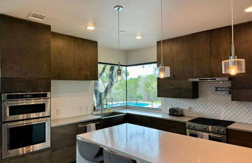 Upscale Modern Hill Country Home! Has it ALL! - Foto 24
