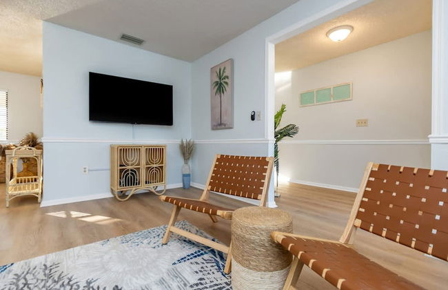 Fun Family-friendly Modern Beach Home With Pool - Photo 28