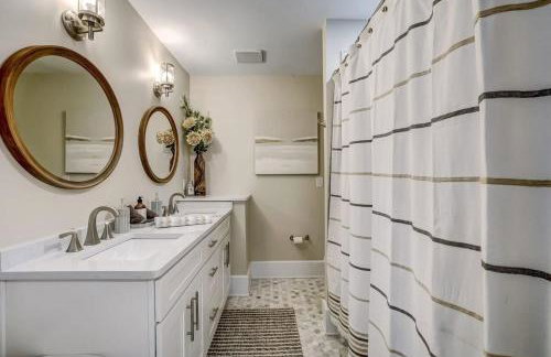 Cozy Riverside Villa - Walkable to Bars & Restaurants - Foto 16