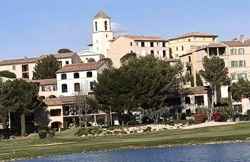 Appartement vue panoramique au domaine et golf de pont royal - Foto 48