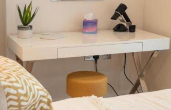 Westminster 2 bed 2 bath apartment with Air-Con - Photo 11