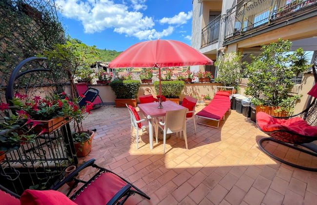 Central Spoleto Apartment With Large Sunny Terrace With Views - Photo 38