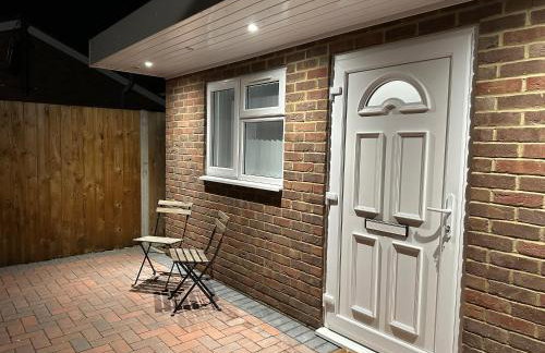 Luxury Detached Studio Apartment - Free Super Fast WiFi - Free Parking - 15 Mins from Luton Airport - Foto 12