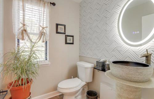 4 Mi to Stone Mountain Retreat with Office! - Foto 19