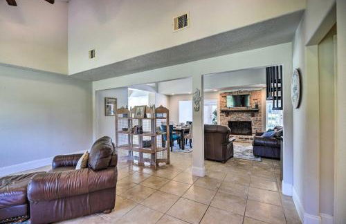 Spacious Seabrook Home with Patio 1 Mi to Beach! - Foto 6
