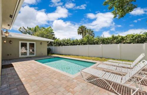 Home with pool by Dream Vacation - Foto 38