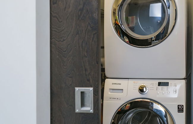 Mid Century Modern Downtown Condo | 30+ Night Min - Foto 25