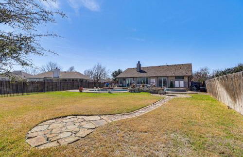 Hot Tub, Pool, and Fire Pit! Solar-Powered Hutto Gem - Foto 27