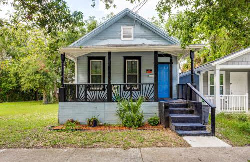 Less Than 1 Mi to EverBank Stadium Retreat with Yard! - Foto 1