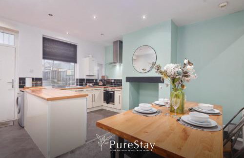 Spacious Bradford House with 4 bedrooms & 6 Beds by PureStay with Parking for 7 nights min! - Foto 6