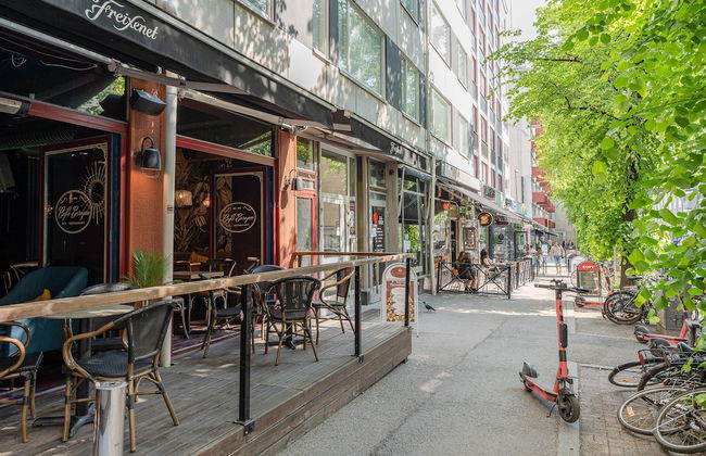 Spacious Downtown Apt with Balcony that Hosts 10 - Foto 20