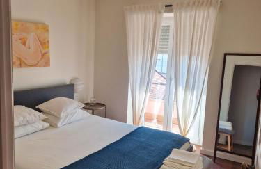 Riverfront 2 Bedrooms with Balcony - Photo 19