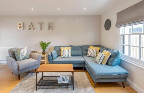 Fantastic 3-bed house with parking - Photo 6