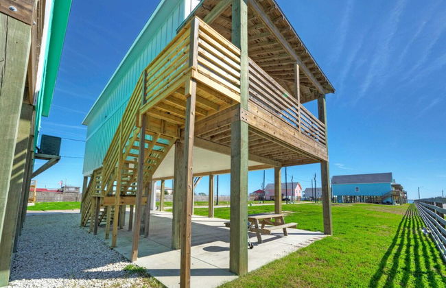 Boat Dock & Pool Private Fishing Village Roseate Spoonbill by Avantstay - Photo 20
