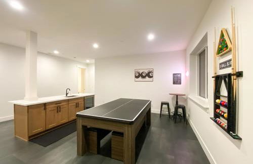 Luxe Port Lookout with waterfront, theater, games - Foto 36