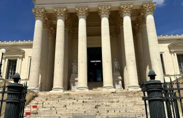 Appart Lumineux 2ch proche Près d'Arènes avec wifi tv et patio - Foto 18