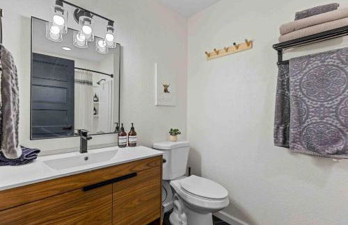 Walk to GC Train Depot and Route 66, king beds, game room, BBQ, firepit - Photo 23