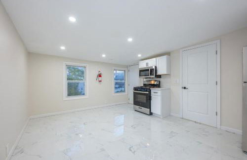 Modern 3BR - Train Station & Downtown 2 mins walk - Foto 1