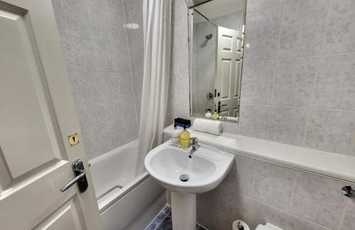 Garland Stylish 2 Bedroom Apartment A Minute Walk From Station - Foto 24