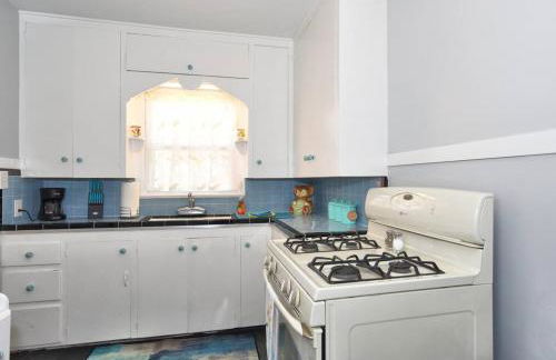 BLUE FLAMINGO'S CHARMING HOME-Heart of Tulsa2- Cherry St-Expo-11th - Foto 77