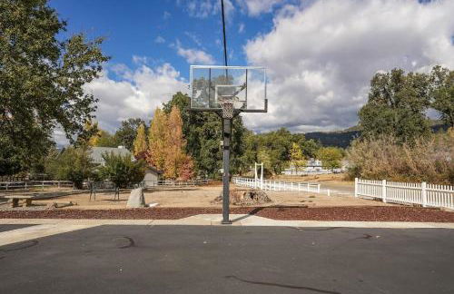 Oak Pond Retreat Stocked pond/pool table/BBQ Grill/EV Charger - Foto 67