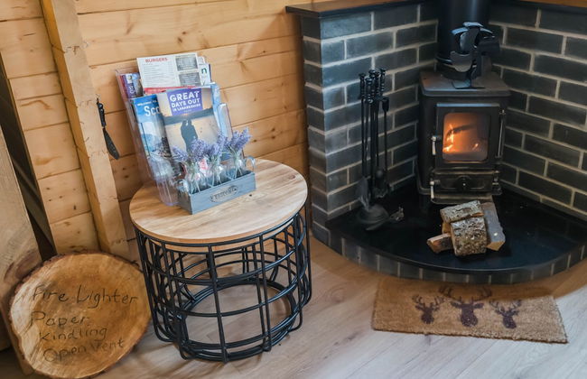 1-bed Cabin, 2 Adults, Wood Burning Hot Tub & Fire - Photo 12