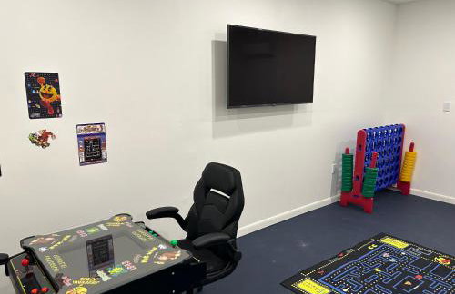 Purely Pompano, Pool, Water front, Paddleboard, Beach, 5 bedroom 3 bath - Photo 54