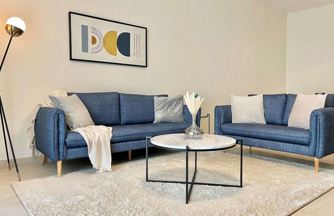 Elite LUX Holiday Homes - Spacious 2BR With Direct Metro Access in Al Furjan Dubai - Photo 18