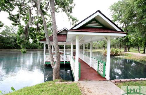 Quaint Cottage with Covered Dock on the Pond and Walking Trails in Georgia - Foto 11