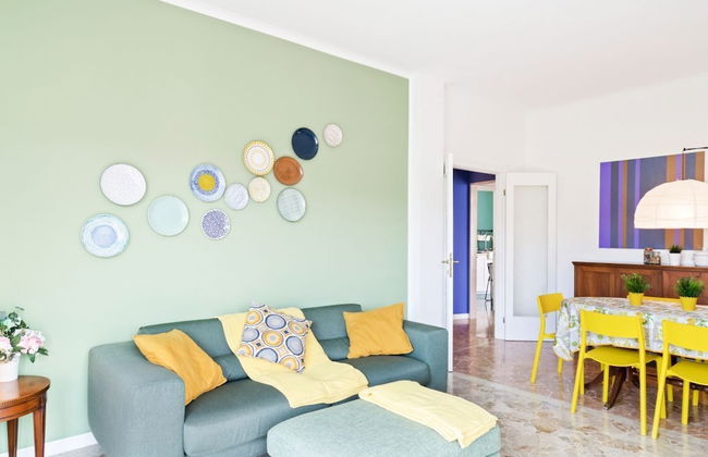 Chiavari Colorful Flat with Garage - Foto 10