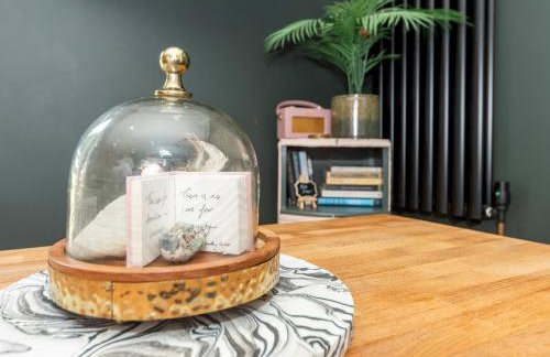 The Lodge - Elegant Comfort in a Peaceful Setting - Photo 6