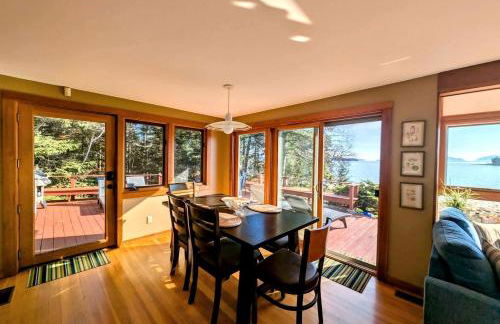 Charming Waterfront Sea Cottage with Private Beach near Bar Harbor, Hancock Maine - Photo 9