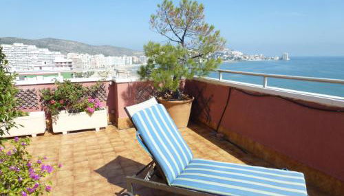 Espectacular terraza y vistas en 1a línea de playa - Foto 4