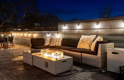Modern Luxe Townhome with Rooftop Cinema - Foto 18