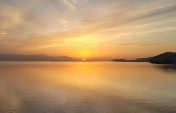 Stylish Rooftop Retreat with Hot Tub with Loutraki Beach - Foto 33