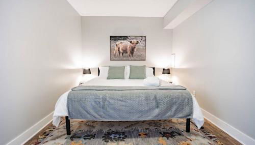 Contemporary 2BR2BA w-King - Den - Private Entry-Yard - Foto 3