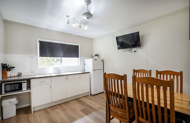 Bush Village Holiday Cabins - Photo 37