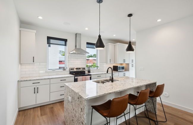 New Modern Townhome With Rooftop Patio 2 Bedroom Townhouse by RedAwning - Foto 8