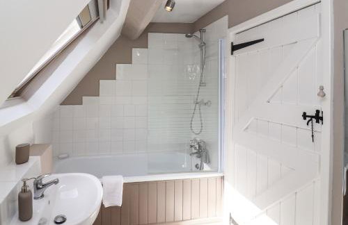 Woodbine Cottage - Photo 34