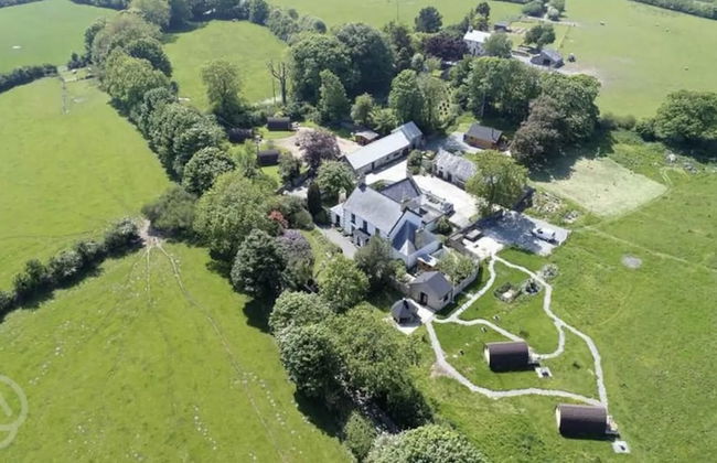 Cozy Winter Hot Tent With Log Burner, Tv & Hot tub - Photo 17