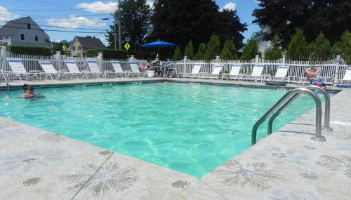 Elmwood Resort Hotel - Photo 4