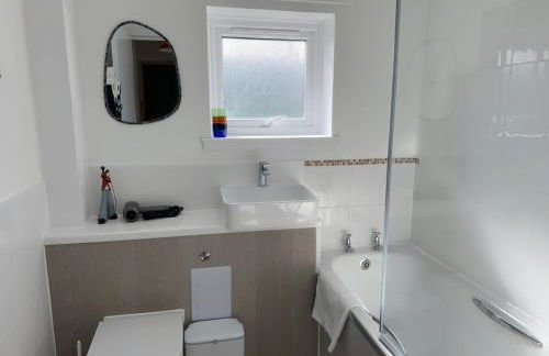 Stylish One Bedroom Apartment - Photo 10