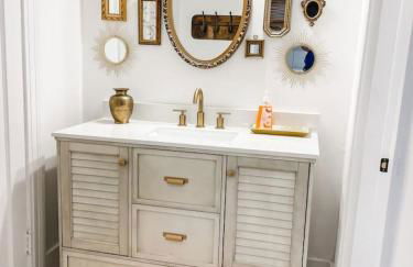 Adorable 1BR Apt. w KING bed 1 m. to square - Foto 6