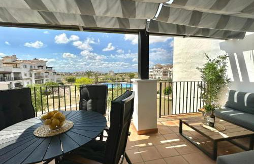 Stunning apartment with a beautiful pool/lake view - Foto 17