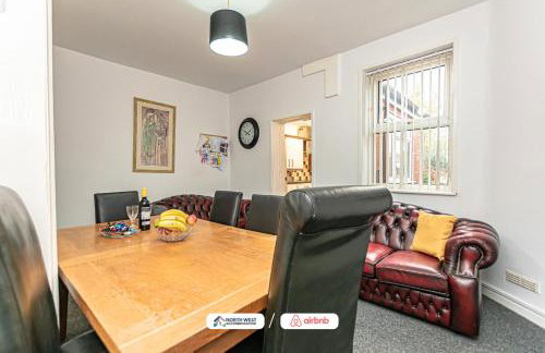 Wigan Work-Ready 3BR House Sleeps 6 Guests - Photo 4