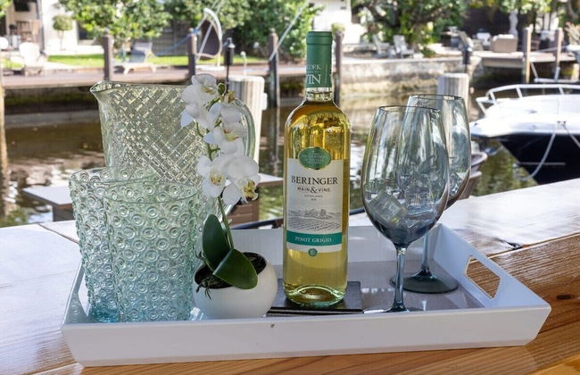 New Waterfront Oasis, Minutes to Beach, Eats, Shops - Foto 44